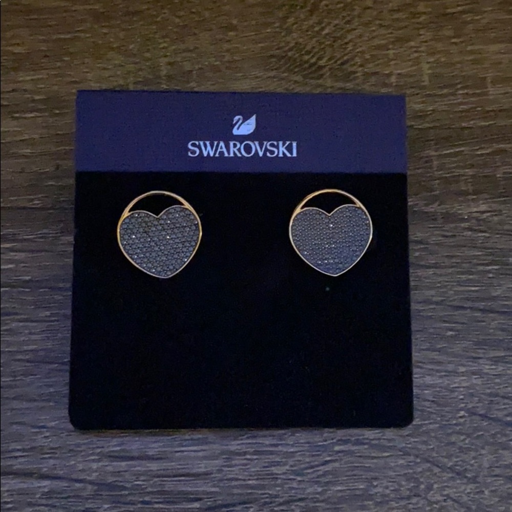 NWT - SWAROVSKI STUD EARRINGS